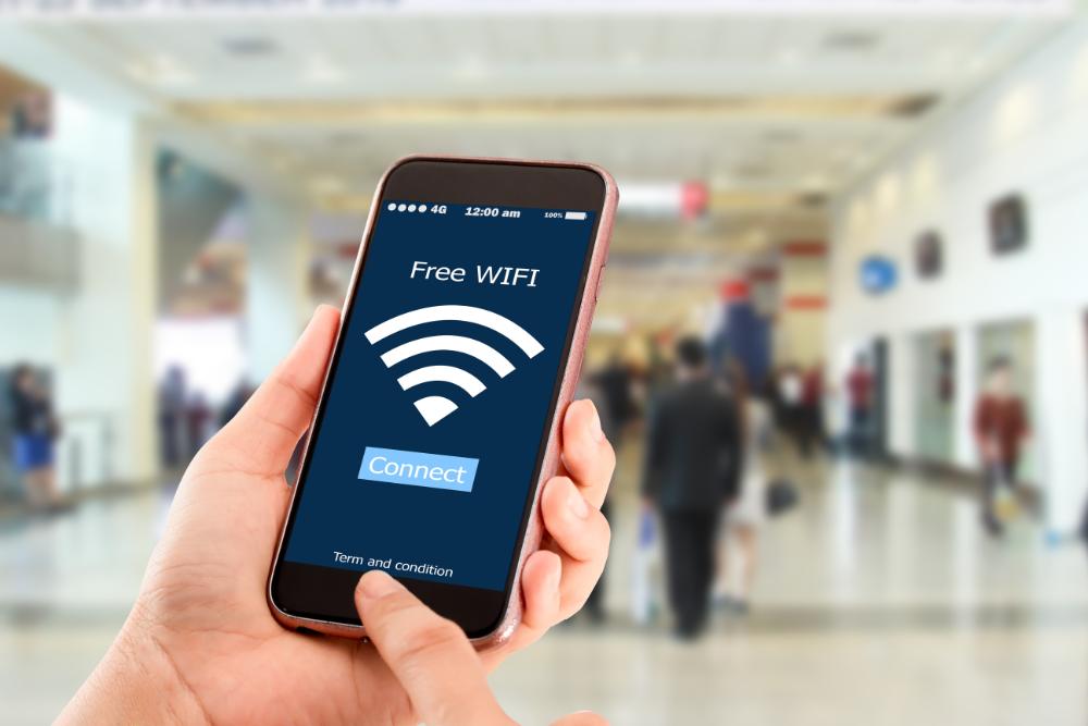 Móvil con icono de wifi en pantalla